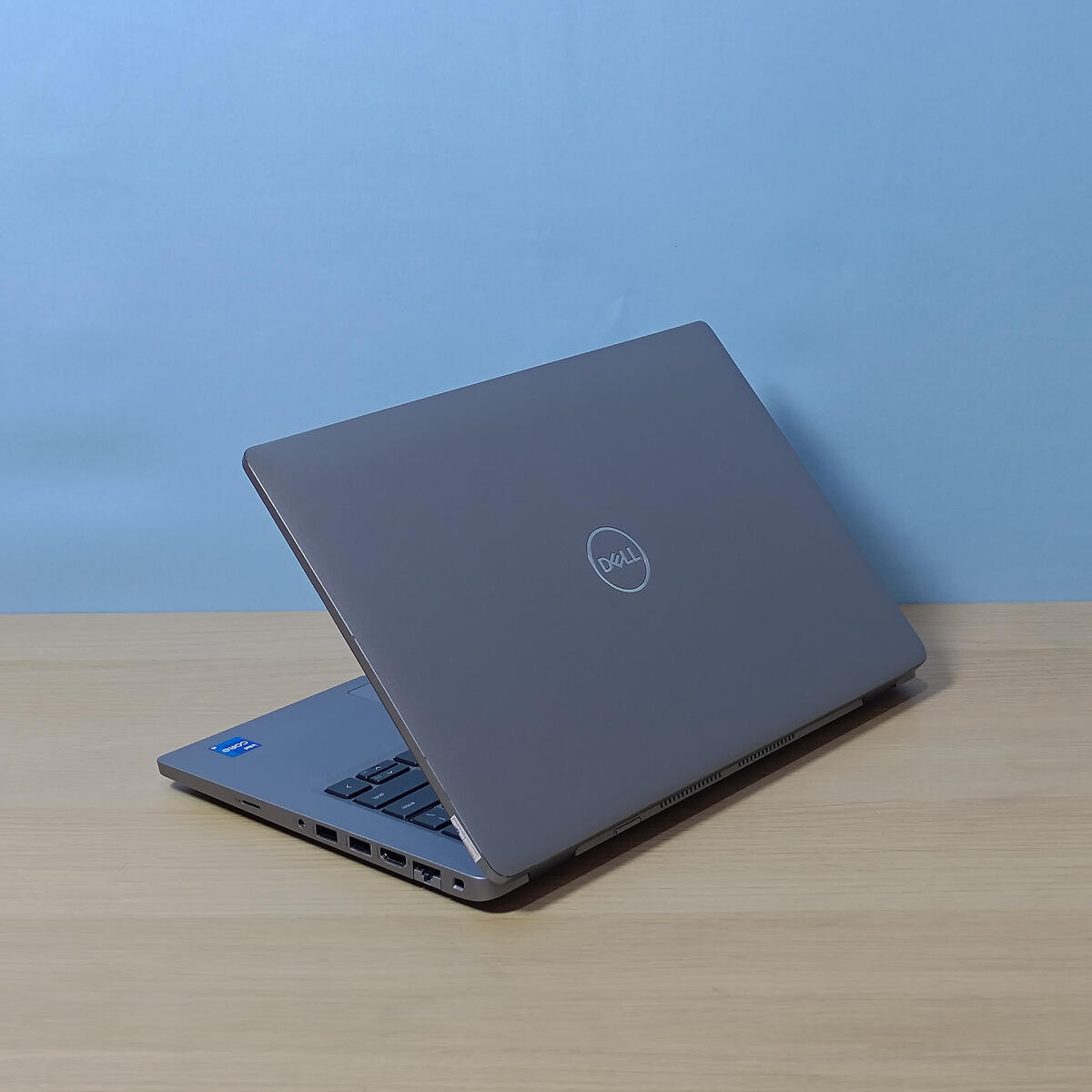 Dell Latitude 5420 Belakang Kiri Dell Latitude 5420 Belakang Kiri Butik Laptop